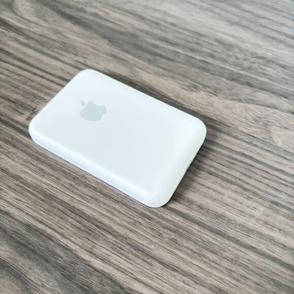 Apple MagSafe Battery Pack for iPhone 12/12 mini/12 Pro/12 Pro Max - Pre Owned - Picture 4 of 4